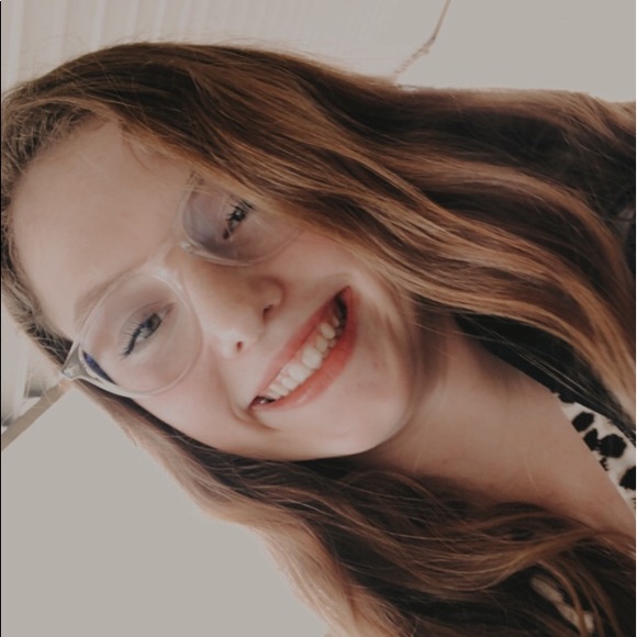 Meet your Posher, Abby - Picture 1 of 2